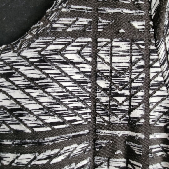 LulaRoe Classic Tee - Picture 3 of 5